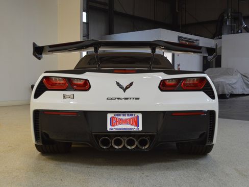 Used 2019 Chevrolet Corvette Grand Sport w/ Carbon Flash Badge Package image 4