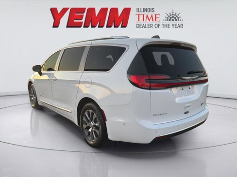 Used 2025 Chrysler Pacifica Pinnacle image 10