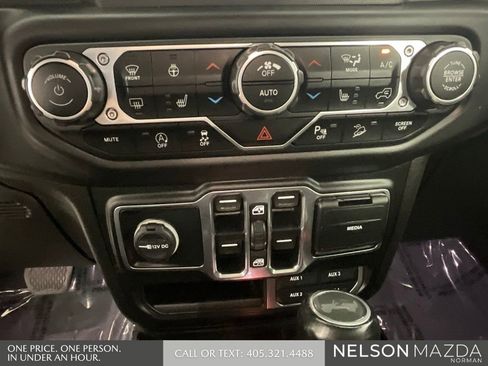 Used 2020 Jeep Wrangler Unlimited Sahara w/ LED Lighting Group AWD/4WD image 33