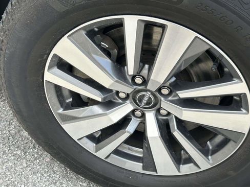 Used 2024 Nissan Pathfinder SL AWD/4WD image 9