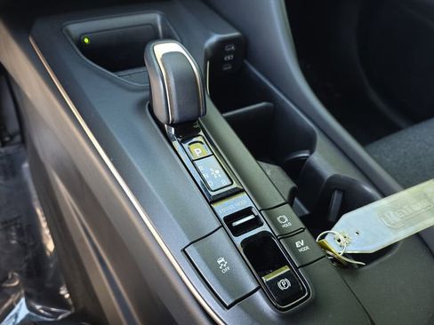 Used 2023 Toyota Crown XLE image 18