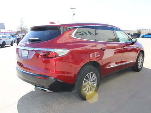 Used 2024 Buick Enclave Premium image 7