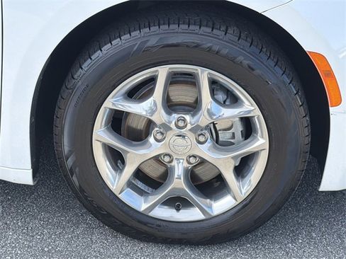 Used 2020 Chrysler Pacifica Limited image 12