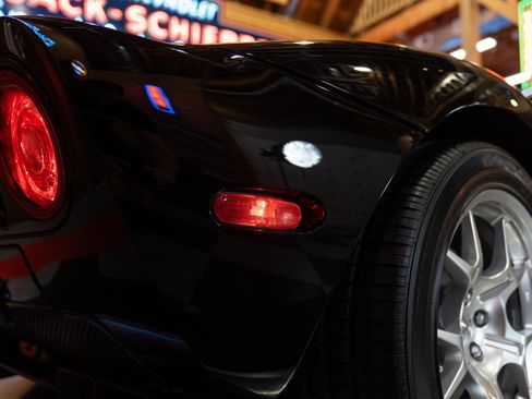 Used 2006 Ford GT RWD image 25