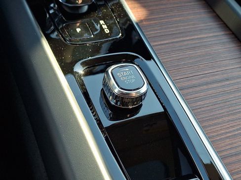 Certified 2024 Volvo XC60 B5 Ultimate image 24