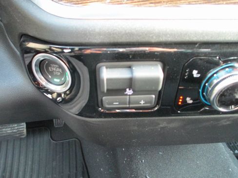 New 2026 GMC Sierra 1500 Elevation image 16