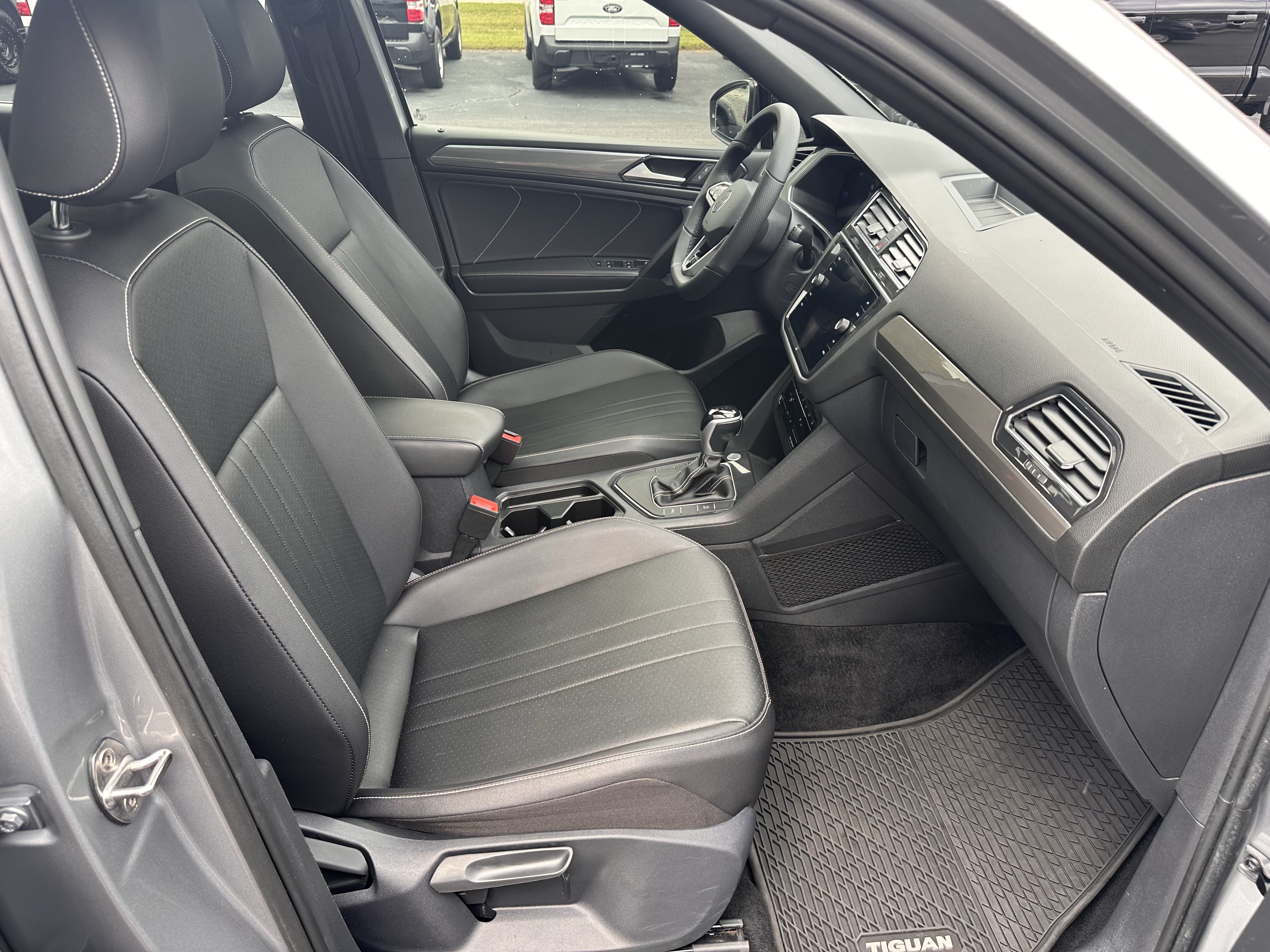 Used 2022 Volkswagen Tiguan SE R-Line FWD image 14