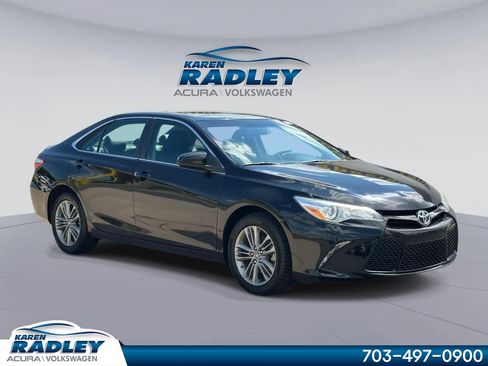 Used 2017 Toyota Camry SE w/ Moonroof Package FWD image 1
