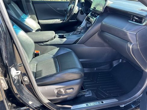 Used 2021 Toyota Venza XLE w/ Softex Package image 13