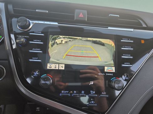 Used 2019 Toyota Camry XSE FWD image 16