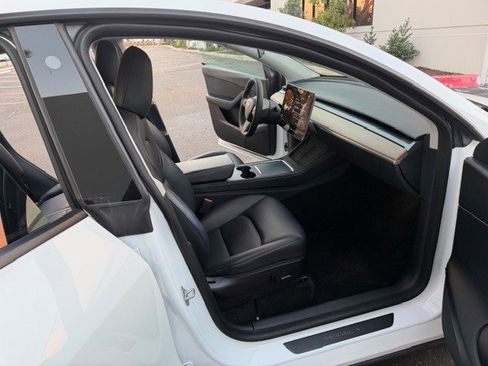 Used 2022 Tesla Model Y Performance image 13