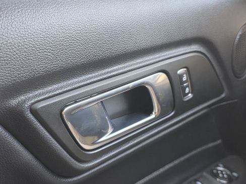 Used 2018 Ford Mustang Premium image 9
