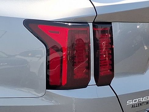 Certified 2023 Kia Sorento EX AWD/4WD image 10