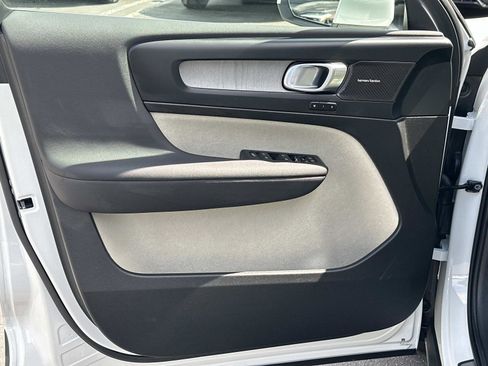 Certified 2025 Volvo XC40 B5 Ultra w/ Climate Package image 15