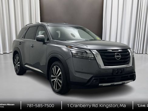 Used 2023 Nissan Pathfinder Platinum AWD/4WD image 3
