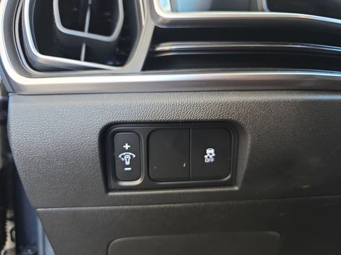 Certified 2025 Kia Sorento LX image 25