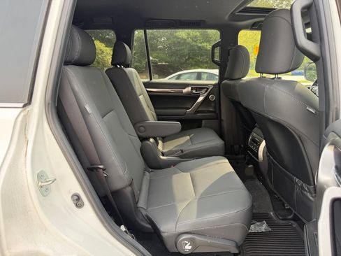 Used 2023 Lexus GX 460 Premium w/ Accessory Package AWD/4WD image 12