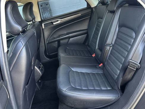 Used 2018 Ford Fusion SE w/ Fusion SE Technology Package FWD image 8