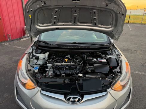 Used 2015 Hyundai Elantra SE image 16