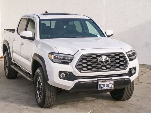 Used 2021 Toyota Tacoma TRD Off-Road w/ TRD Premium Off Road Package image 3
