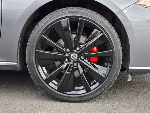 Used 2023 Nissan Altima 2.5 SR w/ SR Premium Package image 9