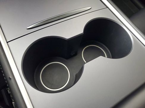 Used 2021 Tesla Model Y Long Range image 28