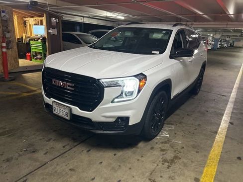 Used 2024 GMC Terrain SLT w/ Elevation Edition image 5