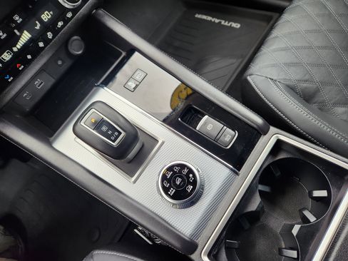 Used 2023 Mitsubishi Outlander SEL image 16