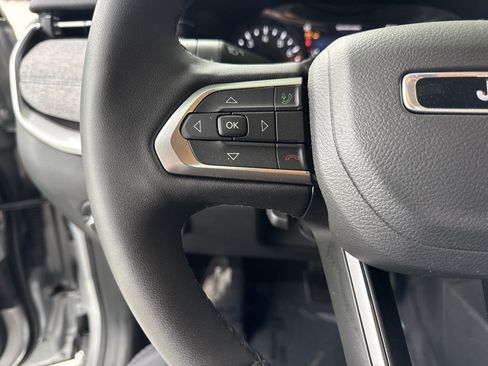 Used 2025 Jeep Compass Latitude AWD/4WD image 22