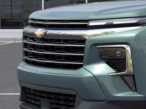 New 2027 Chevrolet Traverse LT w/ Sun and Wheel Package FWD image 13