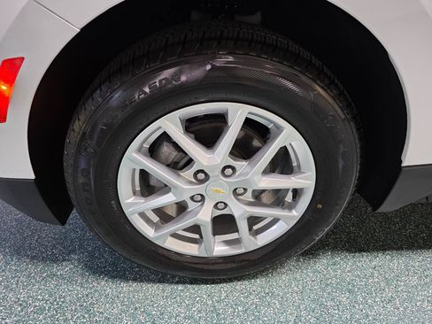 Used 2022 Chevrolet Equinox LS FWD image 12