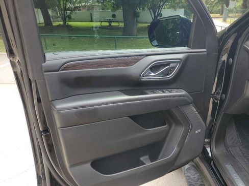 Used 2021 Chevrolet Tahoe Z71 w/ Z71 Off-Road Package image 19