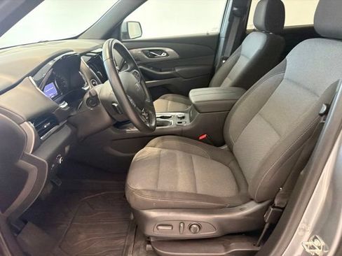 Used 2023 Chevrolet Traverse LT FWD image 17