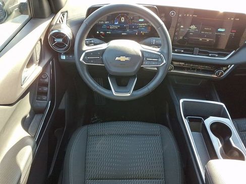 Used 2025 Chevrolet Equinox LT w/ Safety and Technology Package image 16