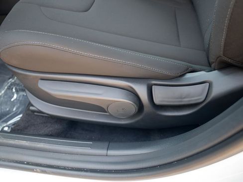 New 2025 Hyundai Elantra Sport FWD image 18