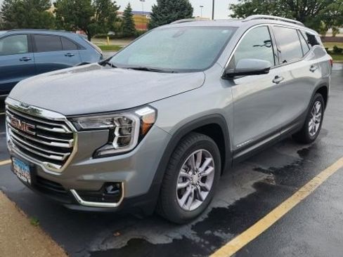 Used 2023 GMC Terrain SLT w/ Infotainment Package II image 1