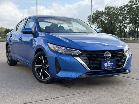 Used 2025 Nissan Sentra SV FWD image 2