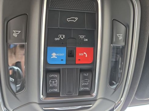 New 2025 Jeep Grand Cherokee L Laredo w/ Luxury Tech Group I image 31