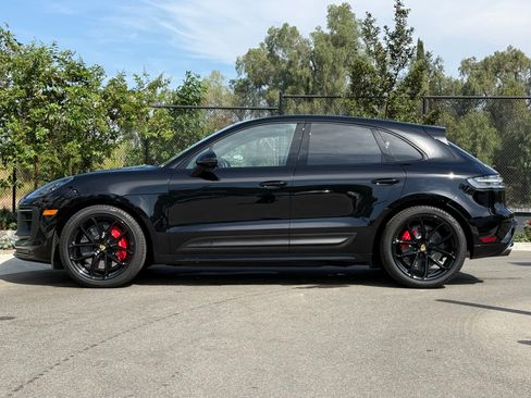 Certified 2025 Porsche Macan GTS image 2