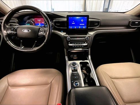 Used 2020 Ford Explorer XLT w/ Equipment Group 202A image 14