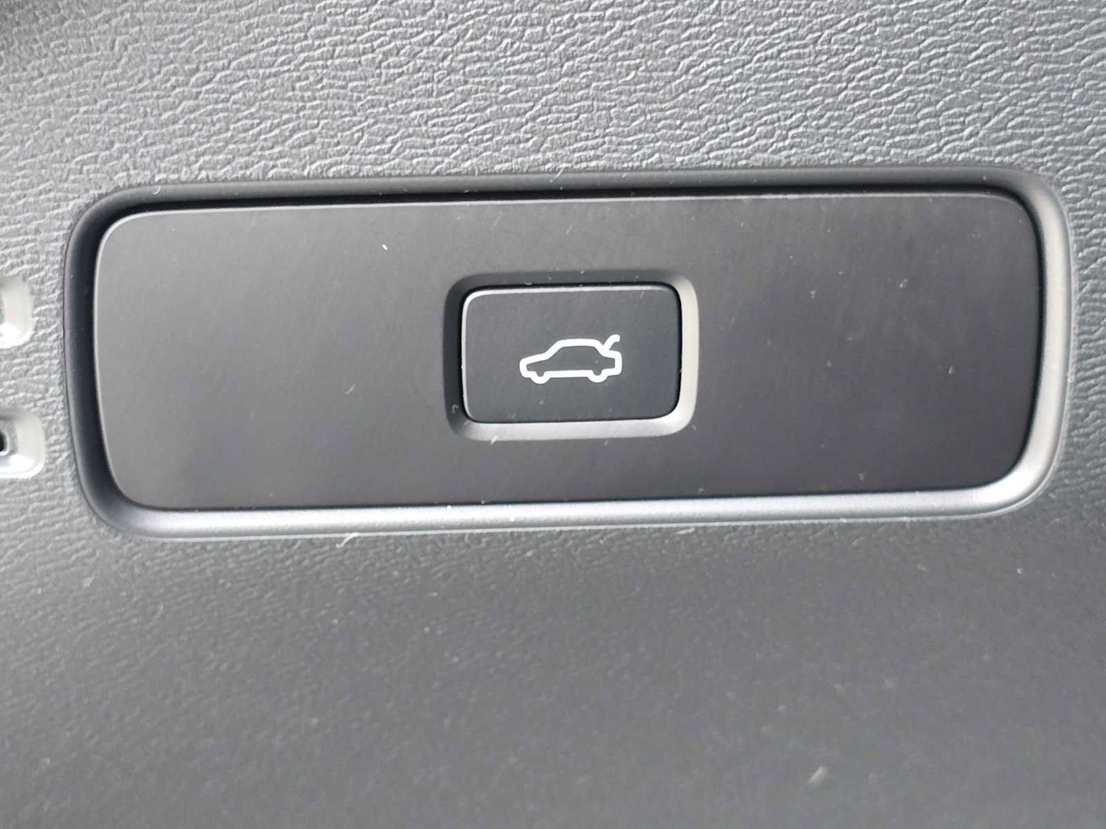 Certified 2023 Volvo XC40 Recharge Ultimate w/ Protection Package Premier AWD/4WD image 32