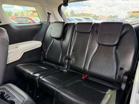 Used 2023 Kia Carnival LX FWD image 17