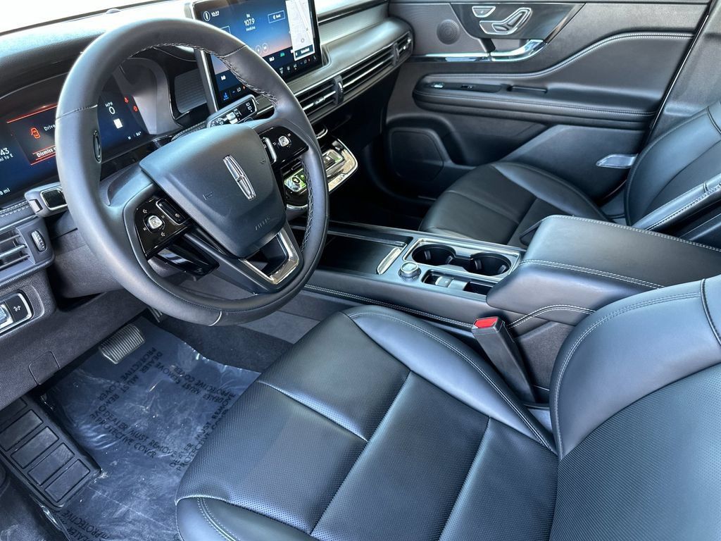 Certified 2025 Lincoln Corsair AWD w/ Equipment Group 101A image 9