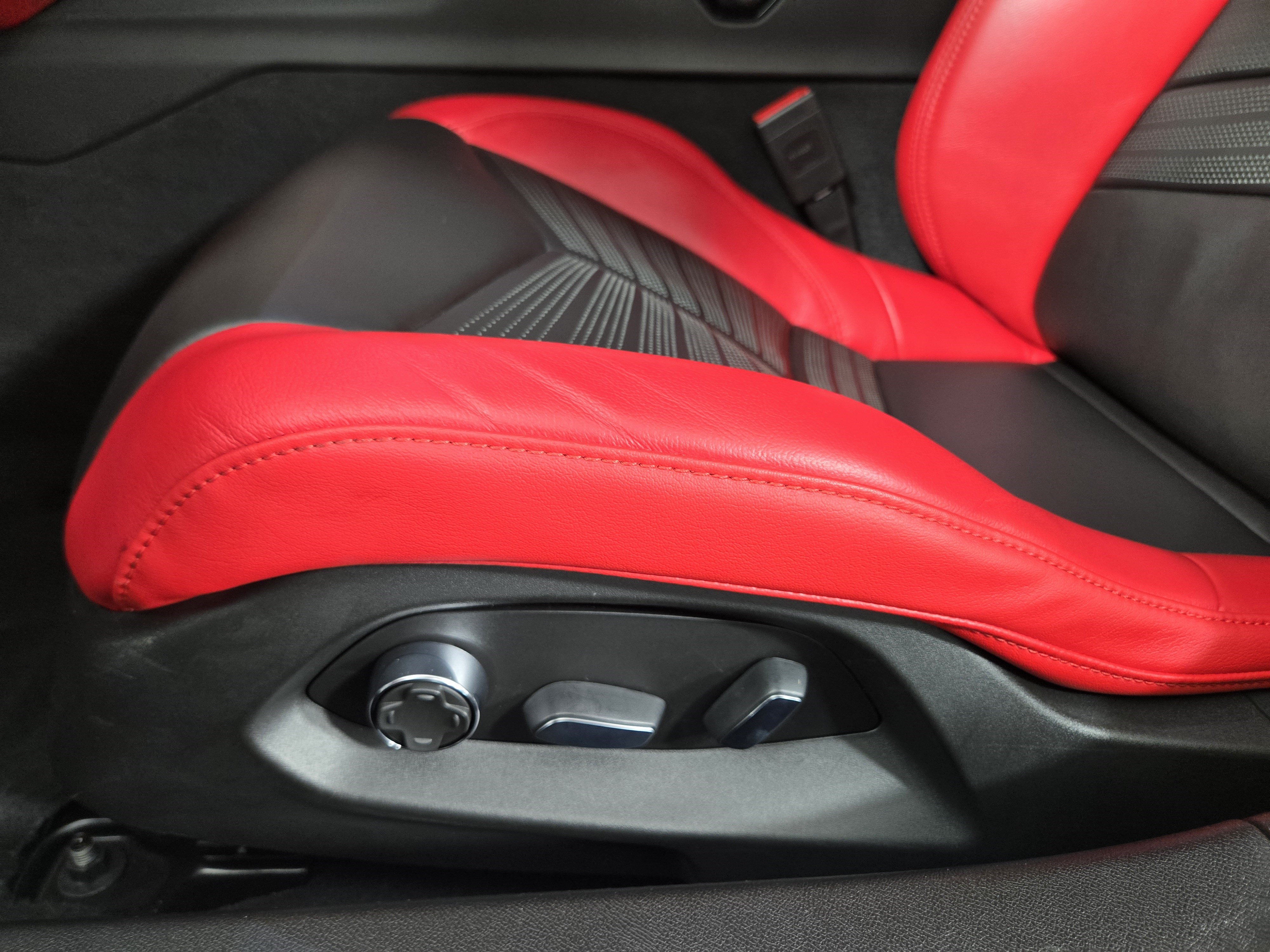 Certified 2022 Chevrolet Corvette Stingray Premium Conv w/ Z51 Performance Package RWD image 29
