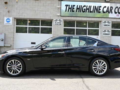Used 2018 INFINITI Q50 Luxe w/ Essential Package (3.0T Luxe) AWD/4WD image 3