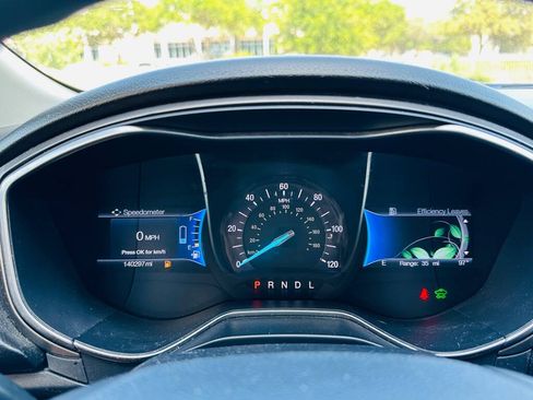 Used 2017 Ford Fusion SE FWD image 26