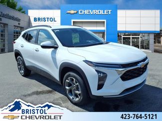 Used 2025 Chevrolet Trax LT image 1