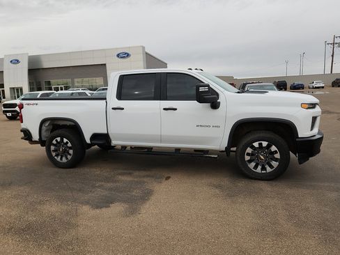 Used 2021 Chevrolet Silverado 2500 Custom w/ Custom Value Package image 5