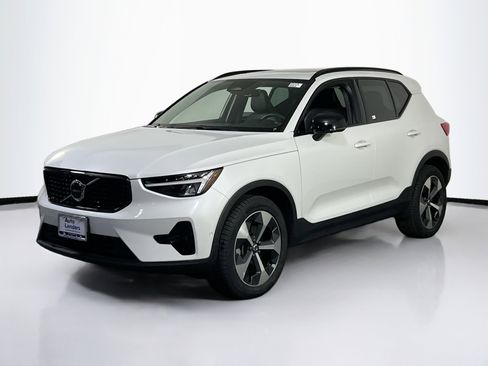Used 2023 Volvo XC40 B5 Plus w/ Driver Assist Package image 1