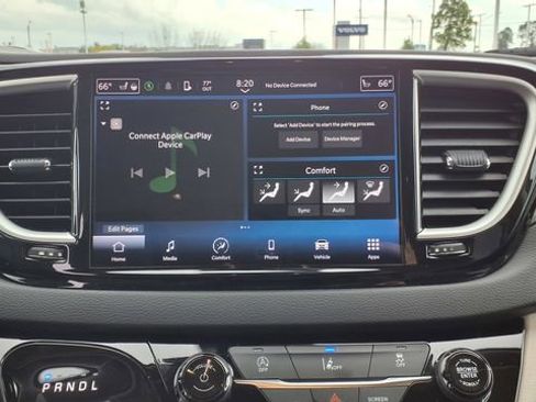 Used 2022 Chrysler Pacifica Touring-L image 25